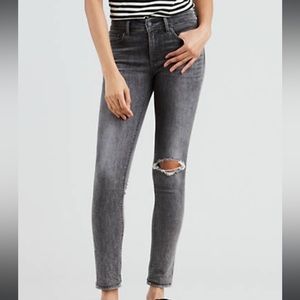 Levi’s 711 Skinny Distressed Jean In Color Stir It Up Grey Size 24